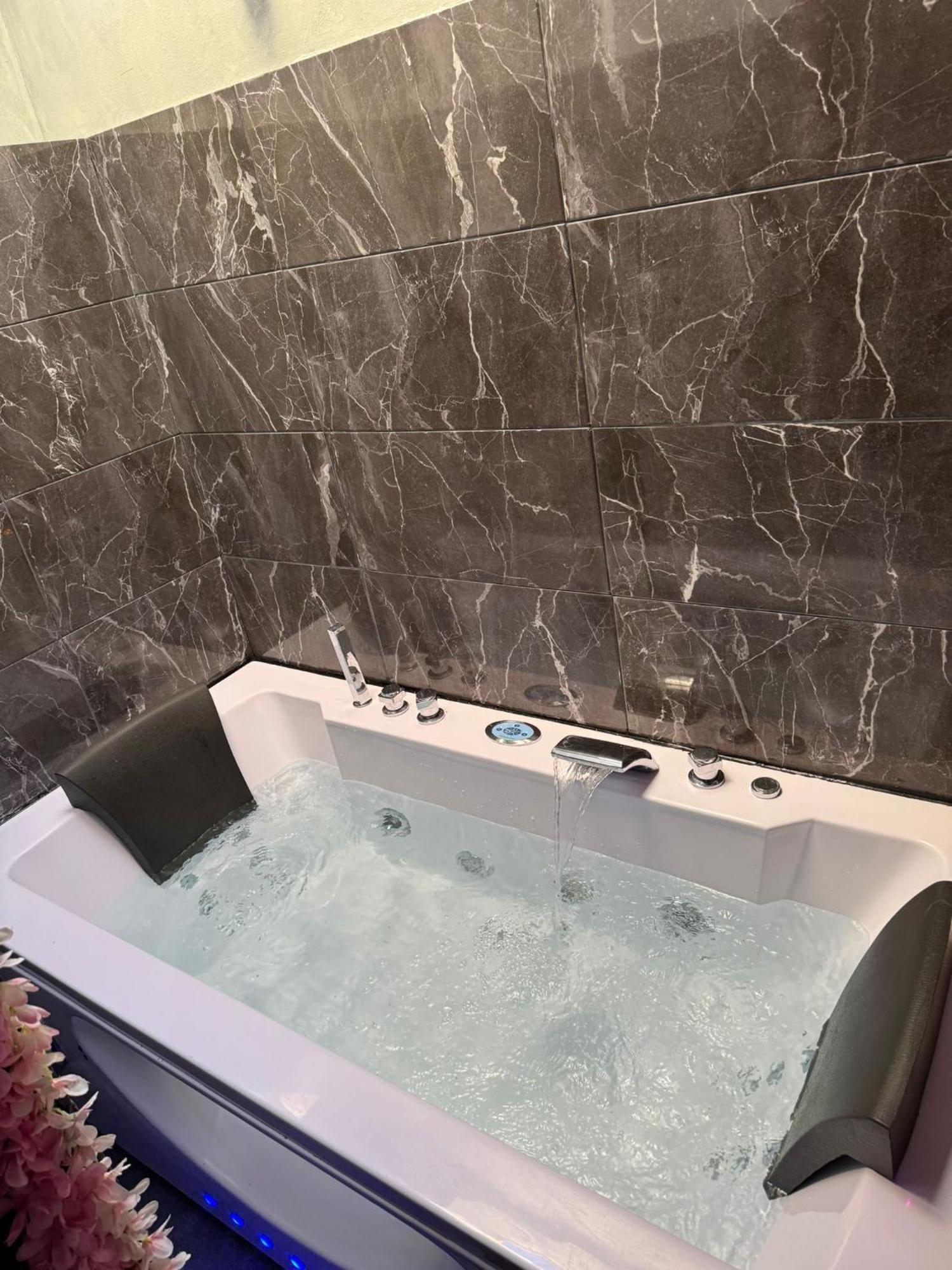 Love Room Spa Jacuzzi Lyon Exterior foto